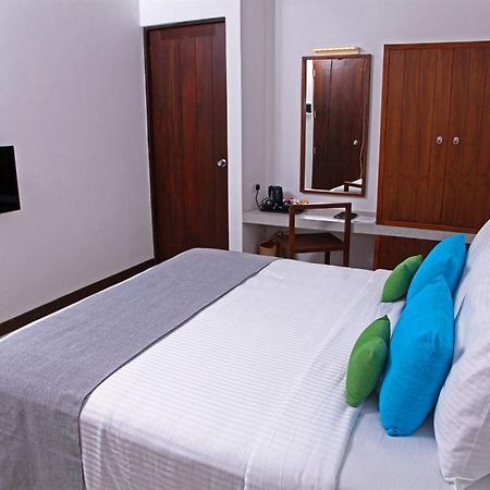 Blue Oceanic Beach Hotel Negombo Exterior photo
